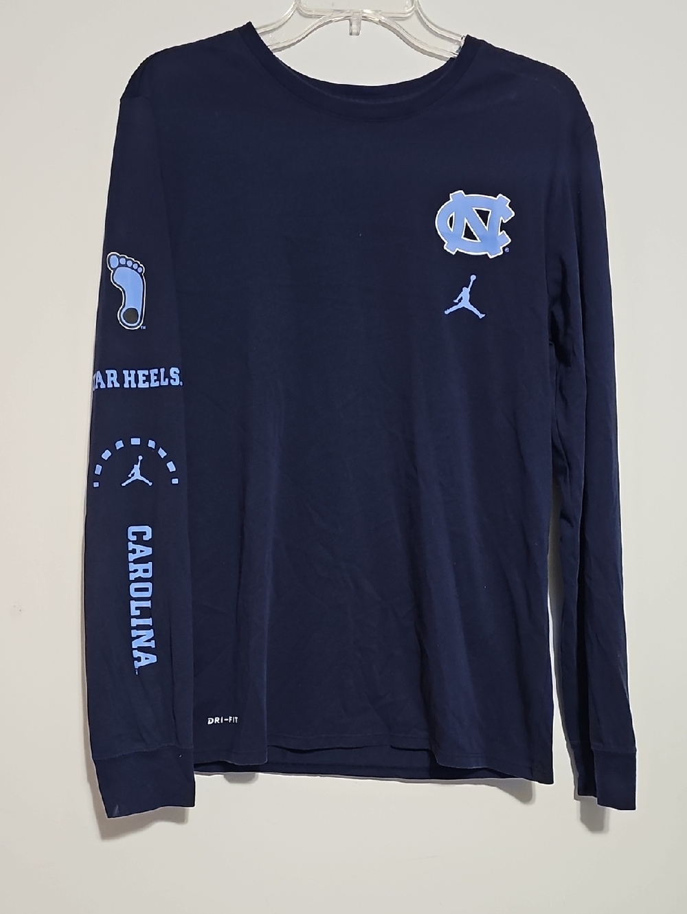 Nike Navy Long Sleeve UNC Tar Heels Graphic Tee Dri-Fit Sz MEDIUM JORDAN